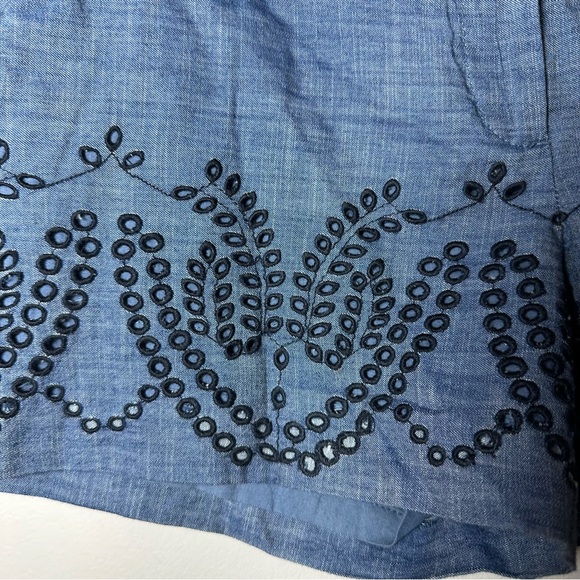 Loft The Riviera Denim Blue Eyelet Embroidered Women’s Shorts Size 2 - Picture 3 of 7
